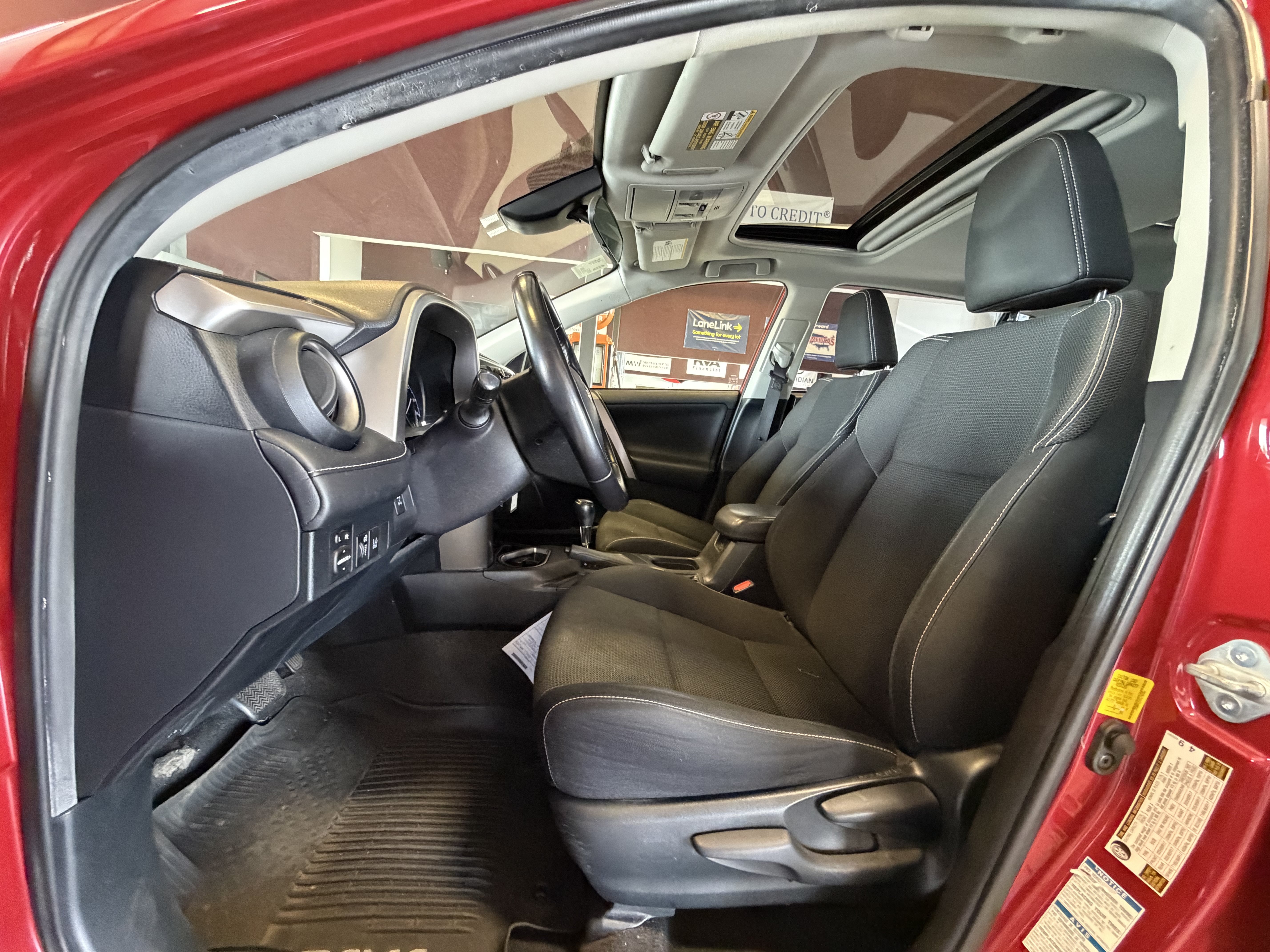 Used 2017 Toyota RAV4 XLE w/ Carpet Mat Package AWD/4WD image 12