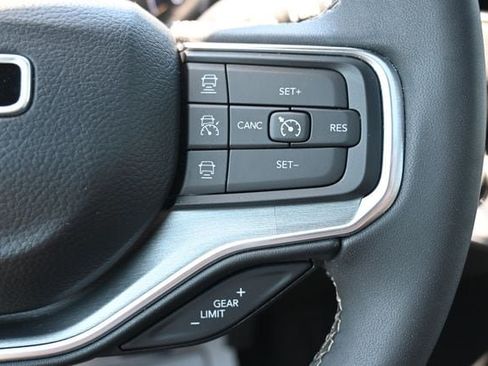 Used 2024 Jeep Wagoneer Series II AWD/4WD image 40