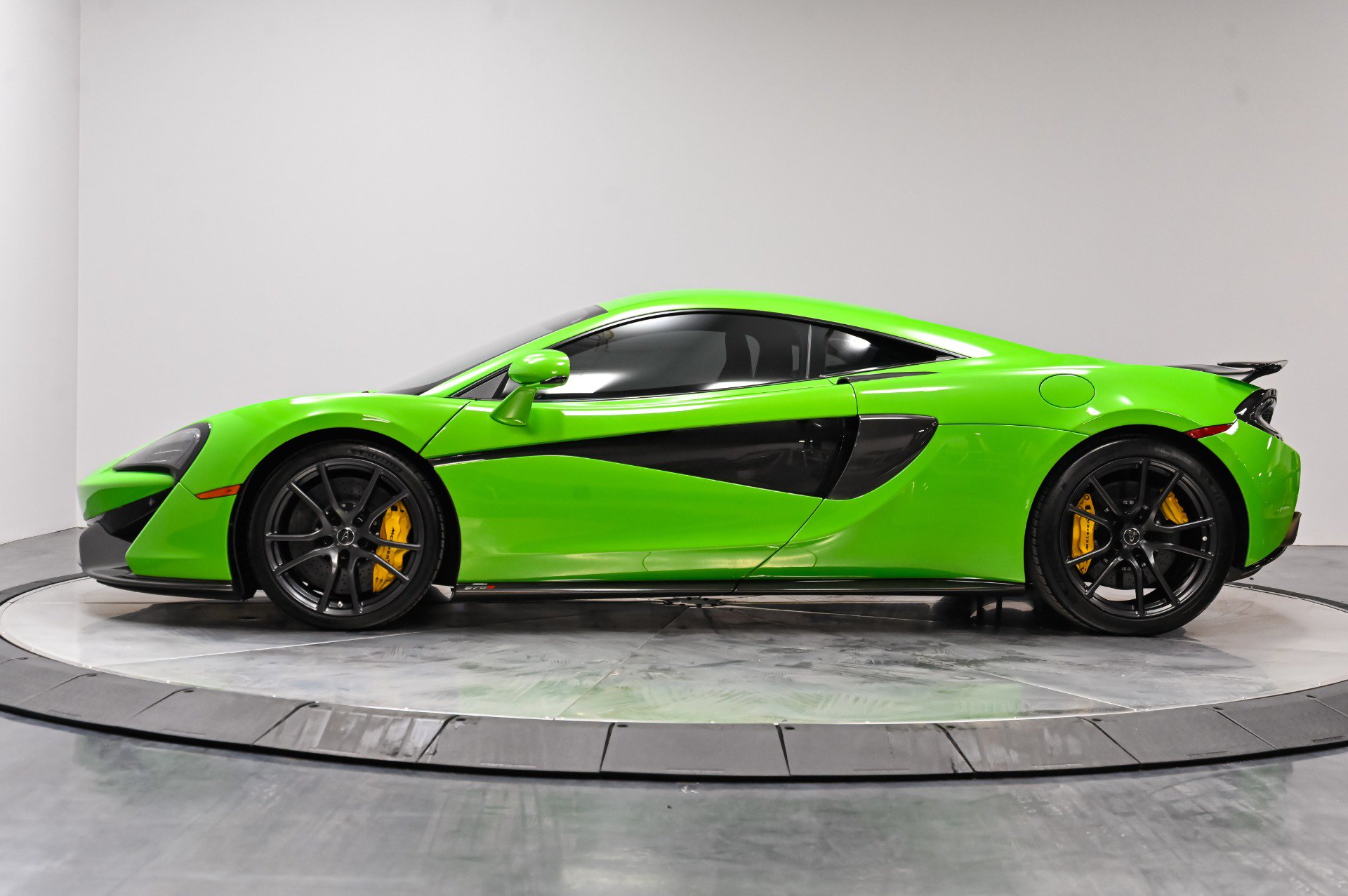 Used 2016 McLaren 570S Coupe RWD image 18