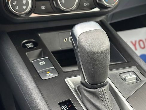 Used 2025 Nissan Kicks S image 21