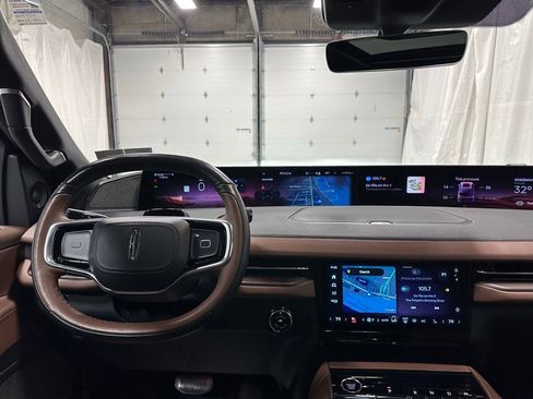 Used 2025 Lincoln Navigator L Reserve image 16