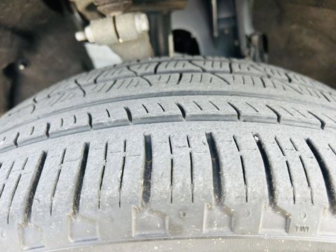 Used 2023 Jeep Grand Cherokee Limited w/ Luxury Tech Group II image 45