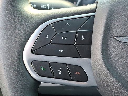 Used 2024 Chrysler Pacifica Touring-L image 22