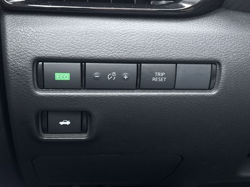 Used 2024 Nissan Sentra SV image 27