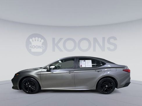 Used 2025 Toyota Camry SE FWD image 17