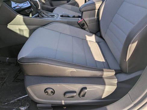 New 2026 Volkswagen Jetta SE FWD image 16