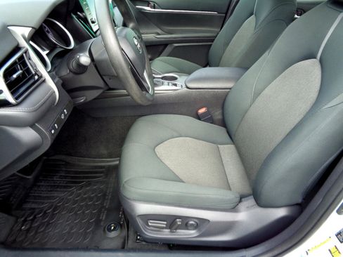 Used 2022 Toyota Camry LE image 18