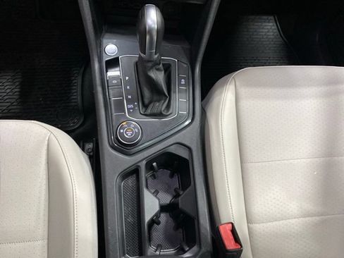 Used 2019 Volkswagen Tiguan SE w/ Panoramic Sunroof Package AWD/4WD image 18