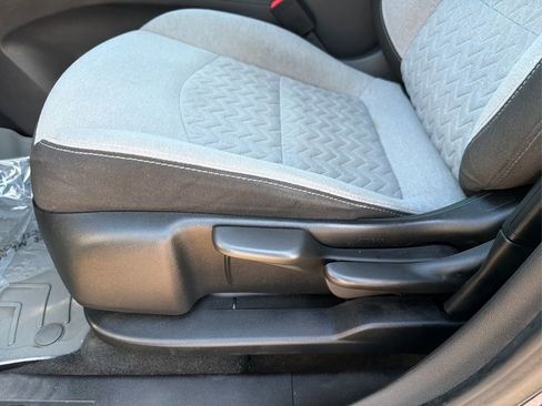 Used 2022 Chevrolet Equinox LS image 19