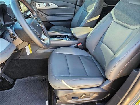 New 2026 Ford Explorer Active w/ Active Comfort Package image 4