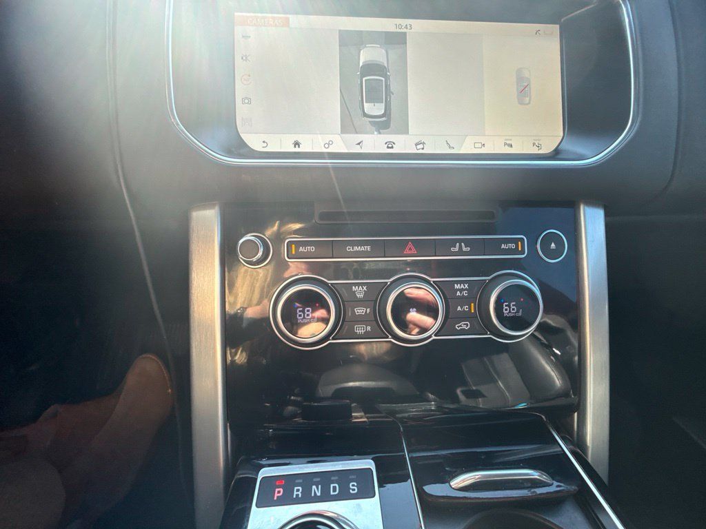 Used 2017 Land Rover Range Rover HSE AWD/4WD image 28