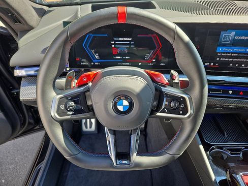 Used 2025 BMW M5 w/ Executive Package image 21