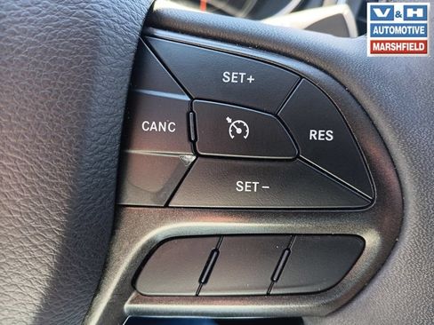Used 2022 Jeep Cherokee Trailhawk w/ Trailer Tow Group AWD/4WD image 6