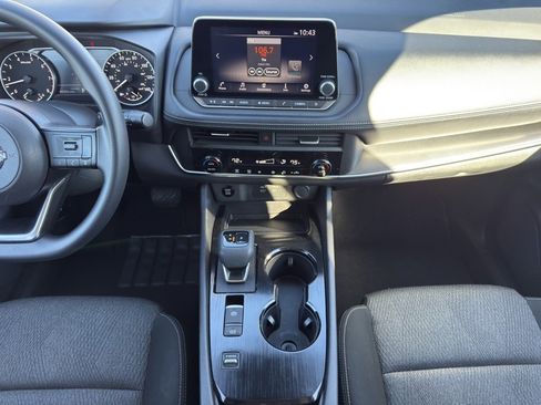 Used 2024 Nissan Rogue SV image 17