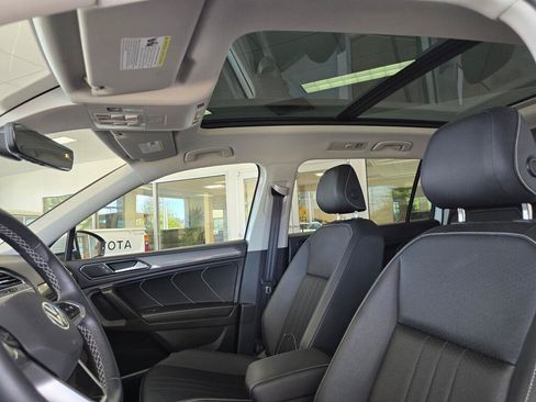 Used 2023 Volkswagen Tiguan SE w/ Panoramic Sunroof Package AWD/4WD image 20