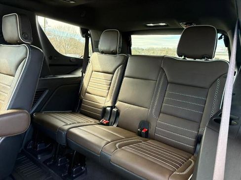Certified 2025 GMC Yukon Denali Ultimate image 10