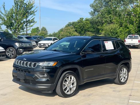 Used 2023 Jeep Compass Latitude AWD/4WD image 5