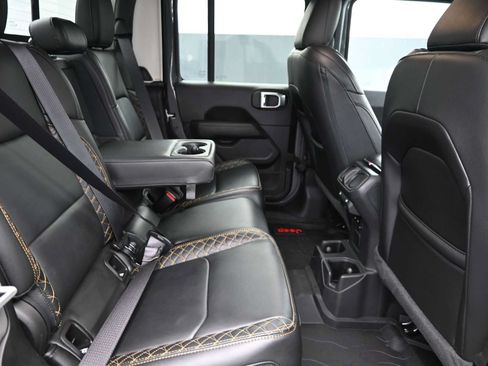 Used 2022 Jeep Gladiator Overland AWD/4WD image 17