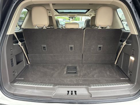 Used 2023 Lincoln Navigator Reserve AWD/4WD image 9
