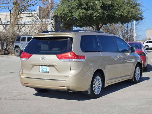 Used 2011 Toyota Sienna XLE image 6