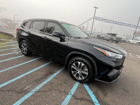Used 2020 Toyota Highlander XLE image 7