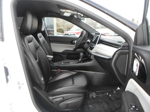 Certified 2024 Jeep Compass Limited image 20