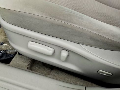 Used 2010 Toyota Camry LE FWD image 11