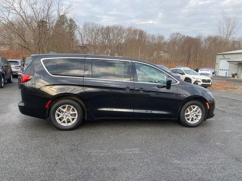 Used 2021 Chrysler Voyager LX image 4