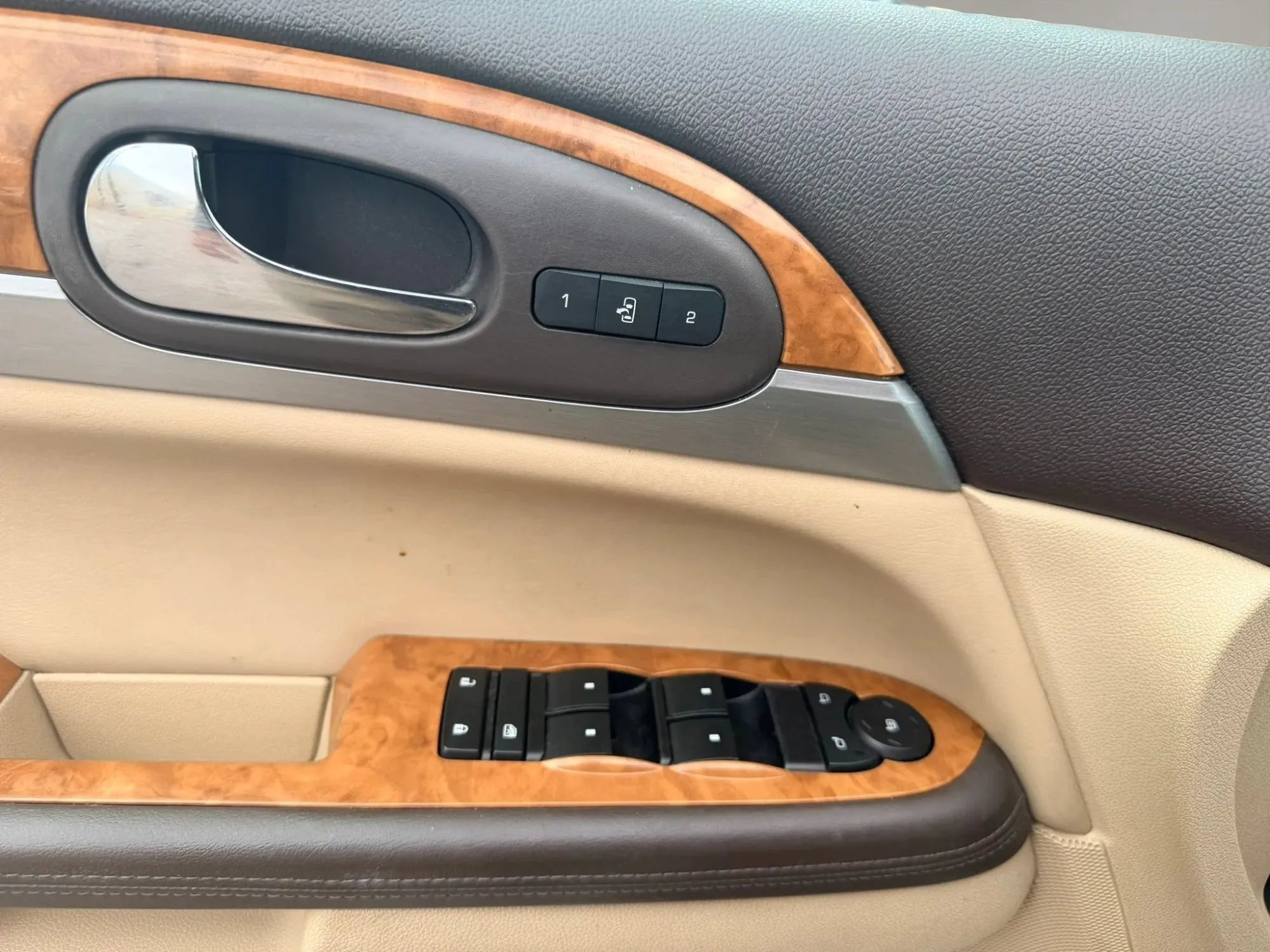 Used 2012 Buick Enclave Leather FWD image 18