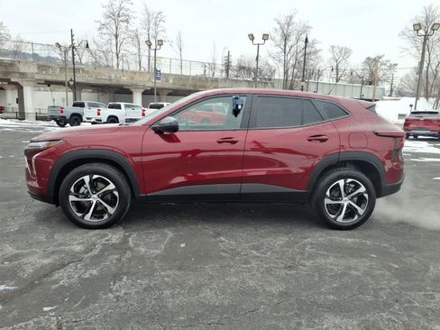 Used 2025 Chevrolet Trax RS w/ Sunroof Package image 6