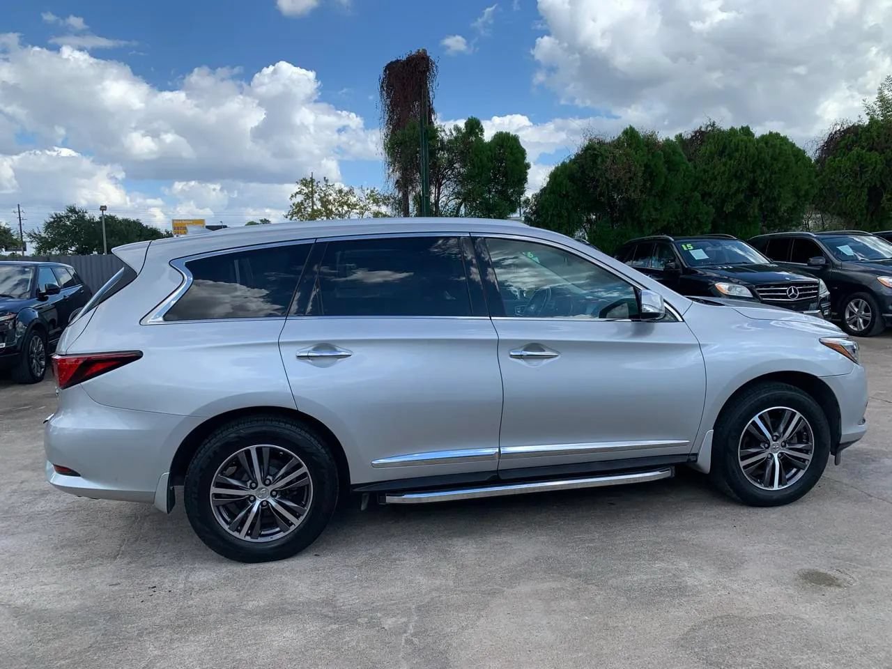 Used 2017 INFINITI QX60 FWD w/ Premium Plus Package image 8
