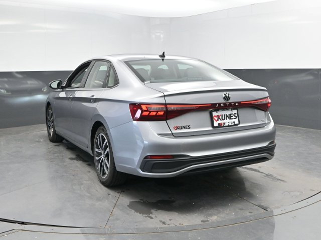 Used 2025 Volkswagen Jetta SE FWD image 10