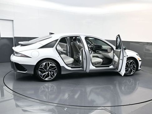 Used 2024 Hyundai Ioniq 6 SEL image 28