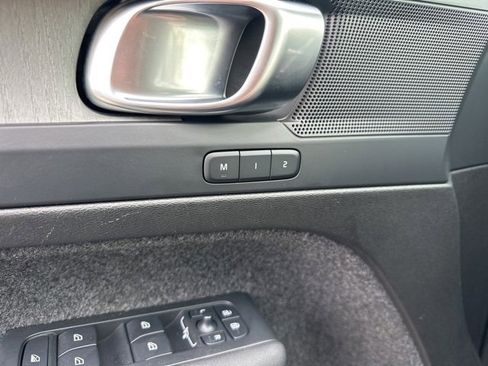 Certified 2025 Volvo XC40 B5 Core image 31