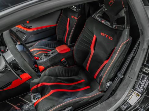 Used 2021 Lamborghini Huracan STO image 26