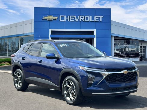 Certified 2024 Chevrolet Trax LT w/ Driver Confidence Package FWD image 6