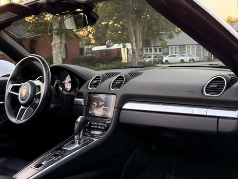 Used 2017 Porsche 718 Boxster RWD image 15