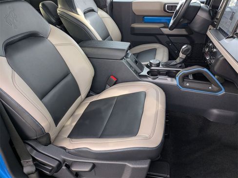 Used 2023 Ford Bronco Wildtrak image 17