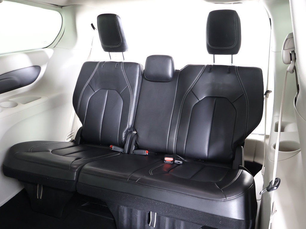 Used 2023 Chrysler Pacifica Touring-L FWD image 33