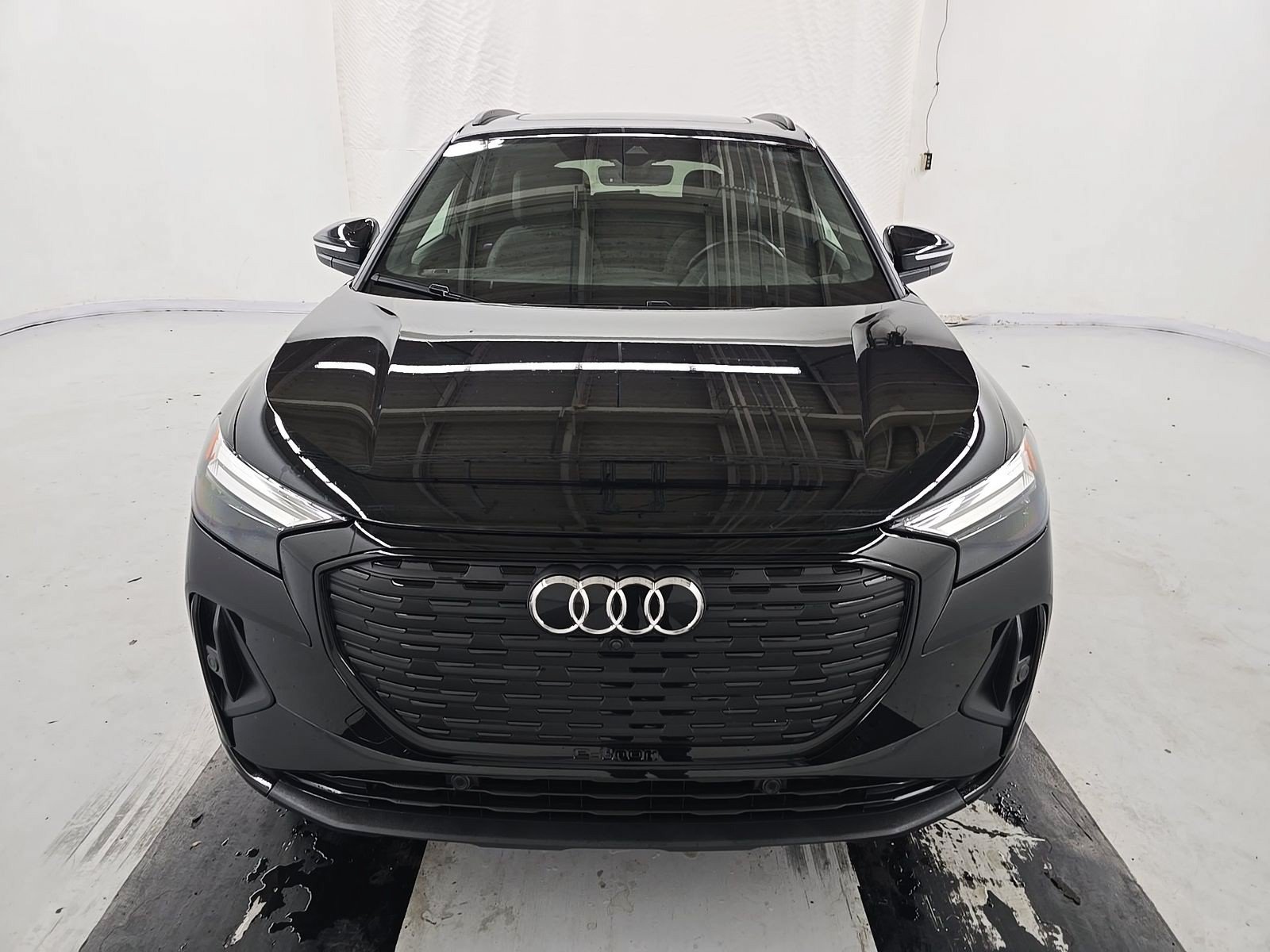 Used 2023 Audi Q4 e-tron Premium Plus w/ Premium Plus AWD/4WD image 2