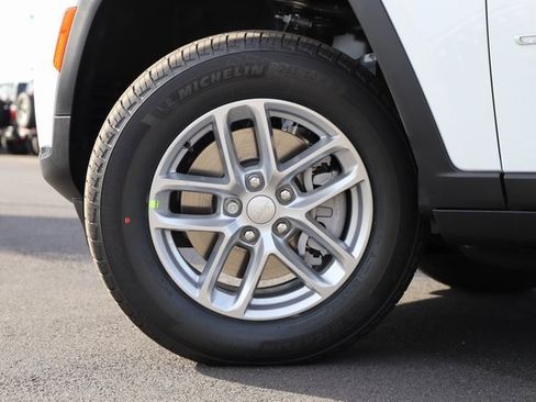 New 2025 Jeep Grand Cherokee L Laredo image 2