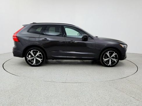 Used 2022 Volvo XC60 B6 R-Design w/ Advanced Package image 4
