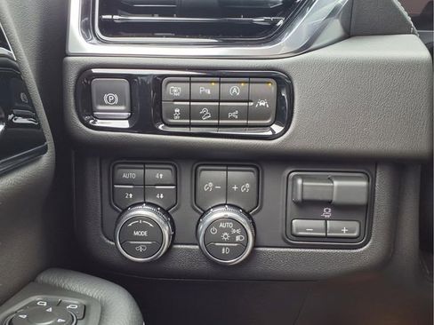 New 2026 GMC Yukon Denali w/ Denali Reserve Package AWD/4WD image 10