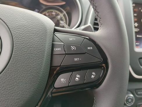 New 2023 Jeep Cherokee Altitude Lux image 27