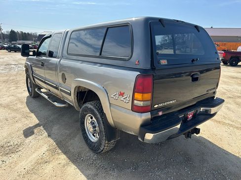 Used 2001 Chevrolet Silverado 2500 LS w/ Off-Road Skid Plate Pkg AWD/4WD image 8