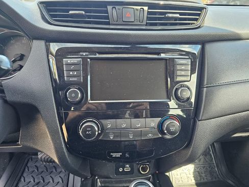 Used 2019 Nissan Rogue S FWD image 26