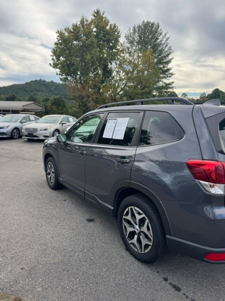 Used 2022 Subaru Forester Premium AWD/4WD image 5