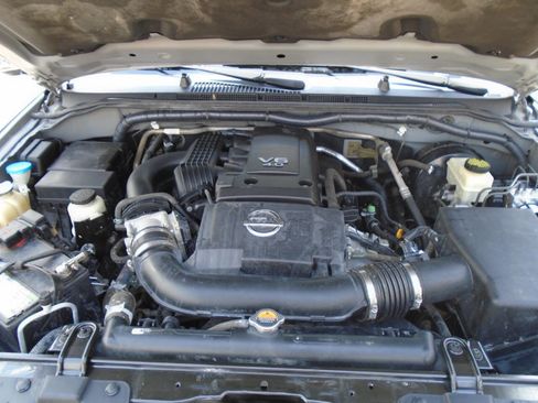 Used 2014 Nissan Frontier SL RWD image 17