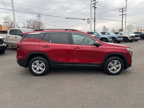 Used 2024 GMC Terrain SLE w/ Driver Convenience Package image 6