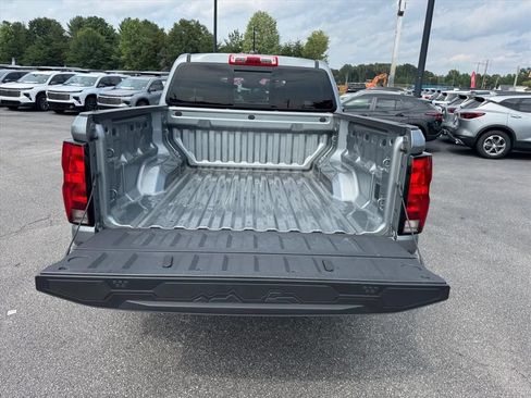 Used 2024 Chevrolet Colorado LT w/ LT Convenience Package II RWD image 10